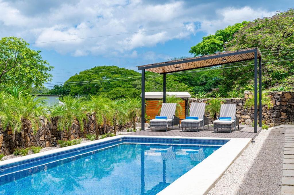 Tamarindo Beach, Prime Location, Fantastic Watersalt Pool & Cold Plunge, Family & Friends Exterior photo